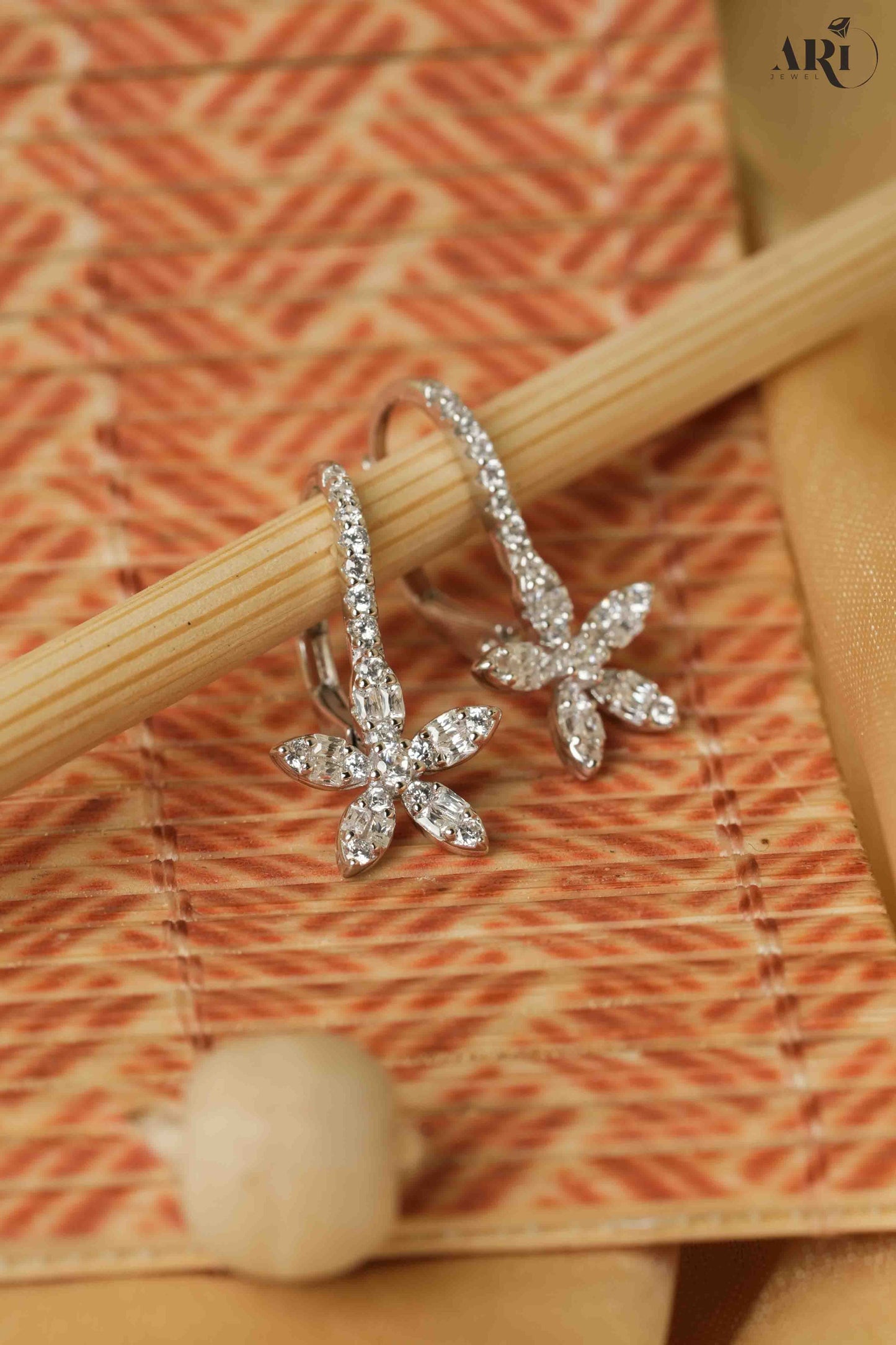 Flower Solitaire Diamond Tops