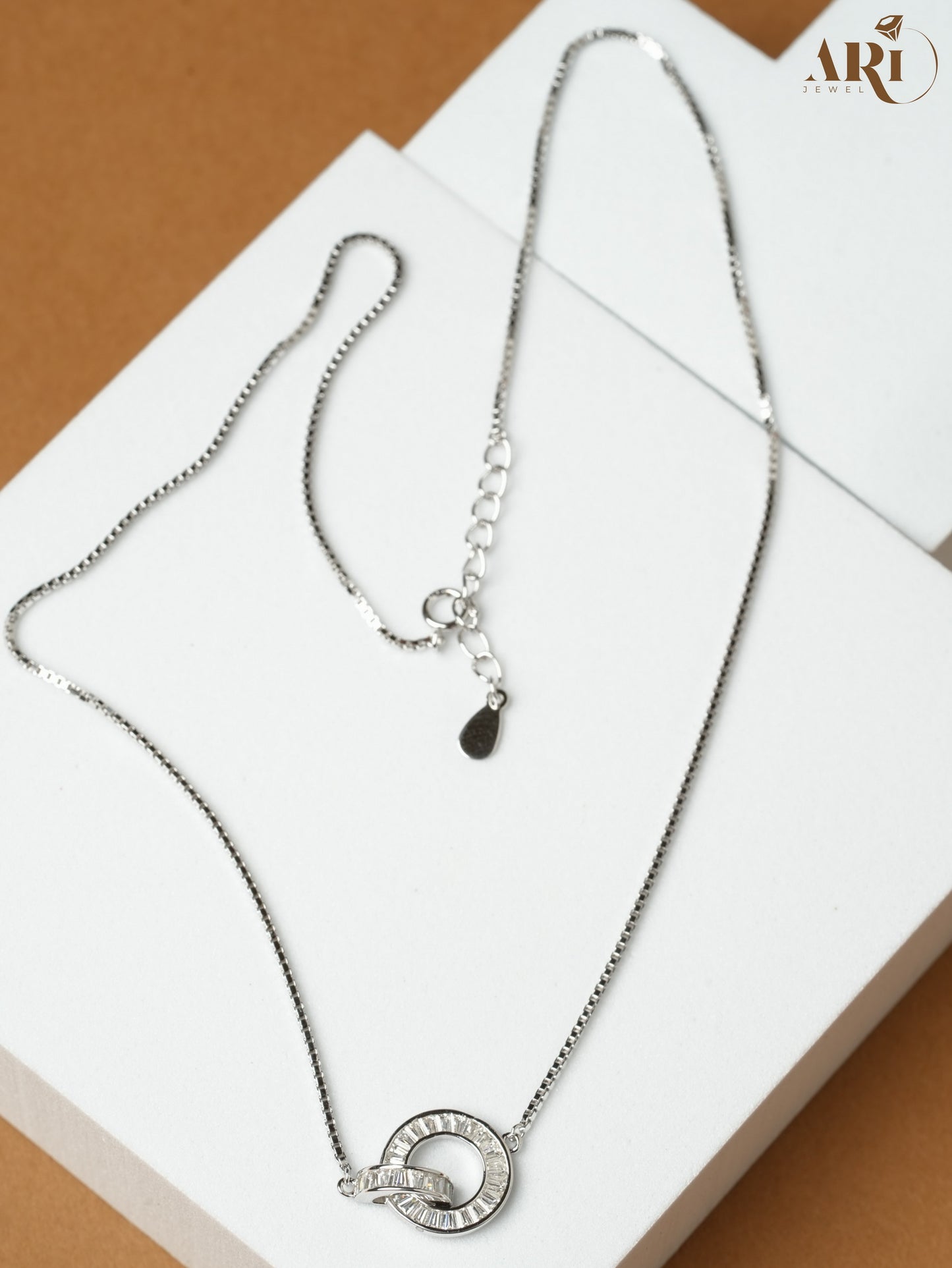 Diamond Circle Chain Pendant (DI31)