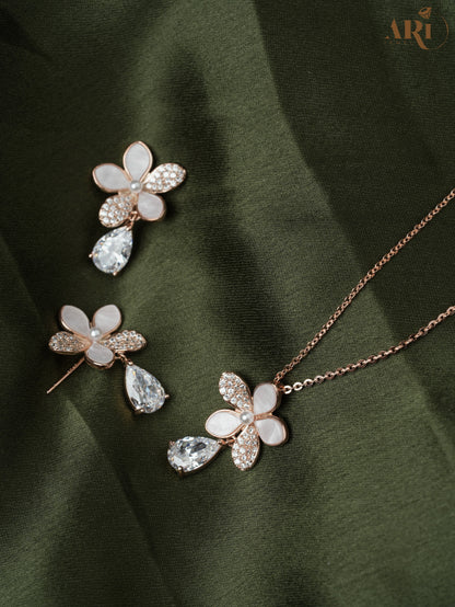 Pearl Diamond Flower Rosegold  Chain Tops Pendant Set (DI68)