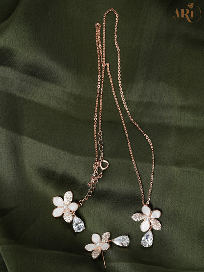 Pearl Diamond Flower Rosegold  Chain Tops Pendant Set (DI68)