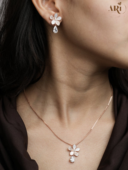 Pearl Diamond Flower Rosegold  Chain Tops Pendant Set (DI68)