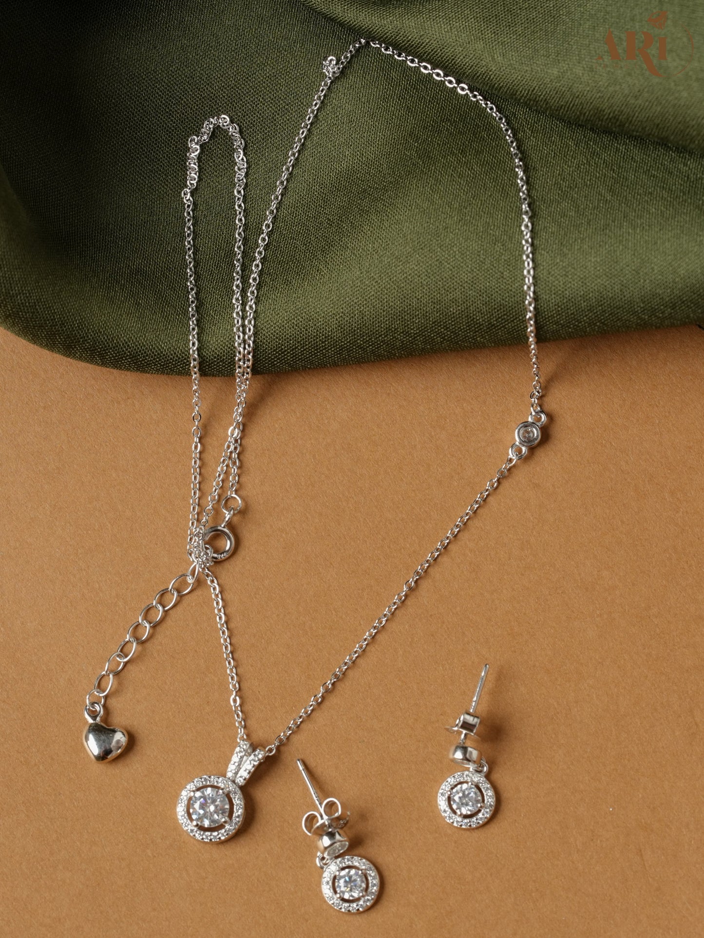 Femme Jam Chain Pendant (DI42.4)