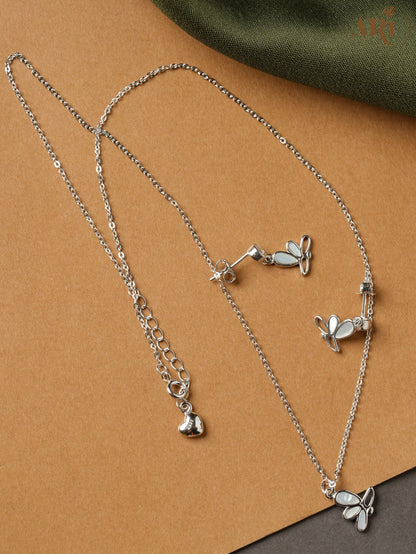 Pearl Silver Chain Pendant