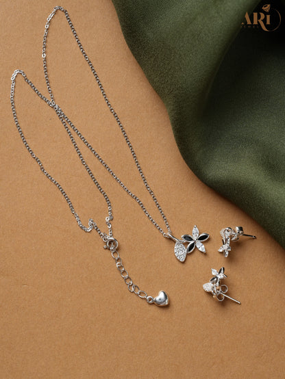 Diamond Leaf Chain Pendant (DI40.8)