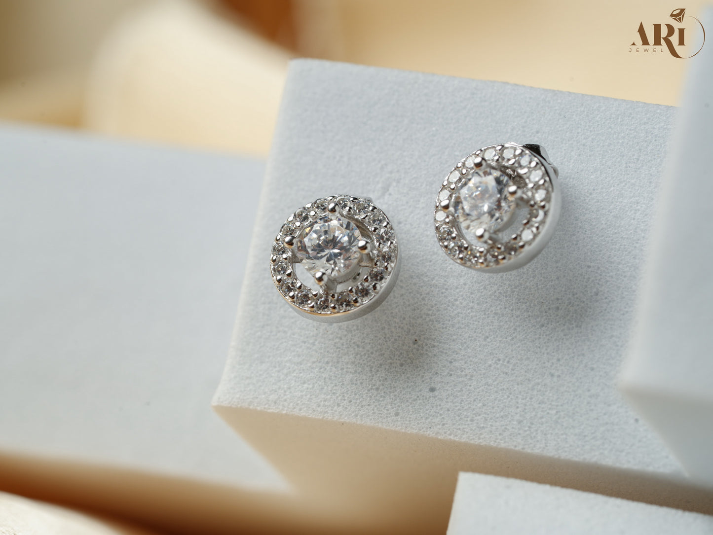Round Solitaire Tops (Di13.6)